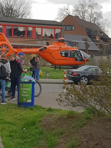 Auch ein Hubschrauber war im Einsatz.