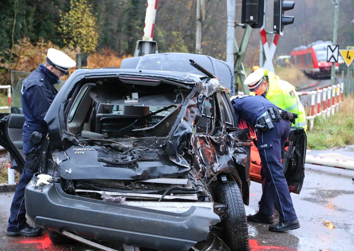 Unfall-Hagen-Zug-Bahnübergang.jpg