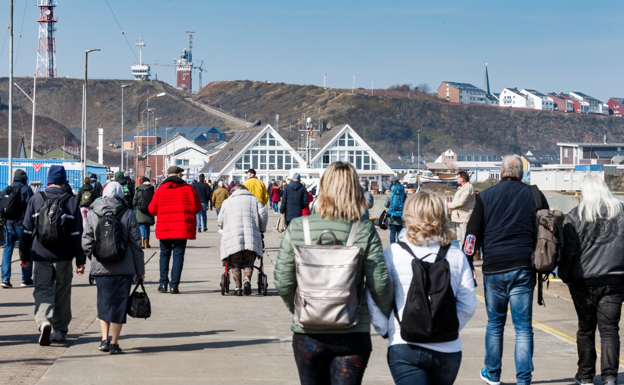 Bei deinem nächsten Urlaub an der Nordsee herrscht im Einzelhandel wieder Maskenpflicht. (Symbolbild)