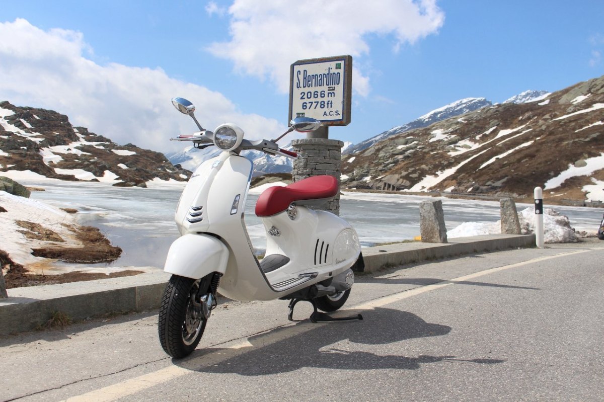 Vespa am San Bernadino Pass.JPG