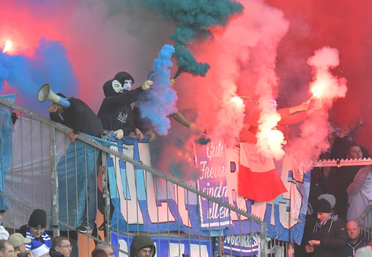 VfL-Bochum-Pyrotechnik.jpg