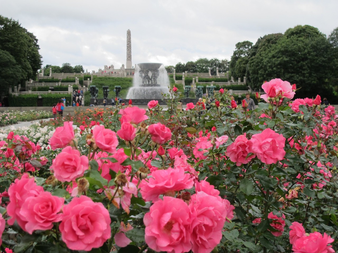 In Oslo zählt der Vigeland-Skulpturenpark zu den meistbesuchten Attraktionen für Touristen. 214 Skulpturen können Besucher dort bestaunen. 