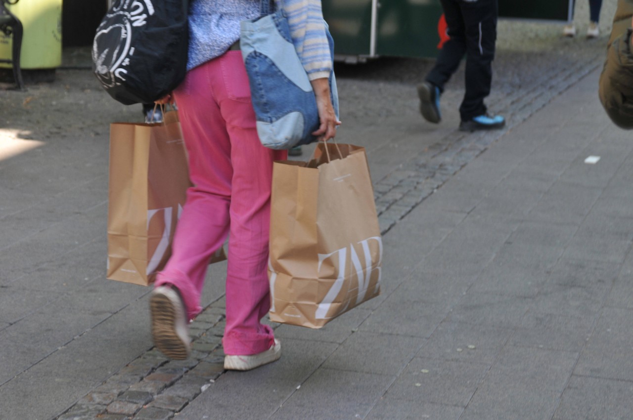 Zara berechnet nun Geld für die Retoure. (Symbolbild)