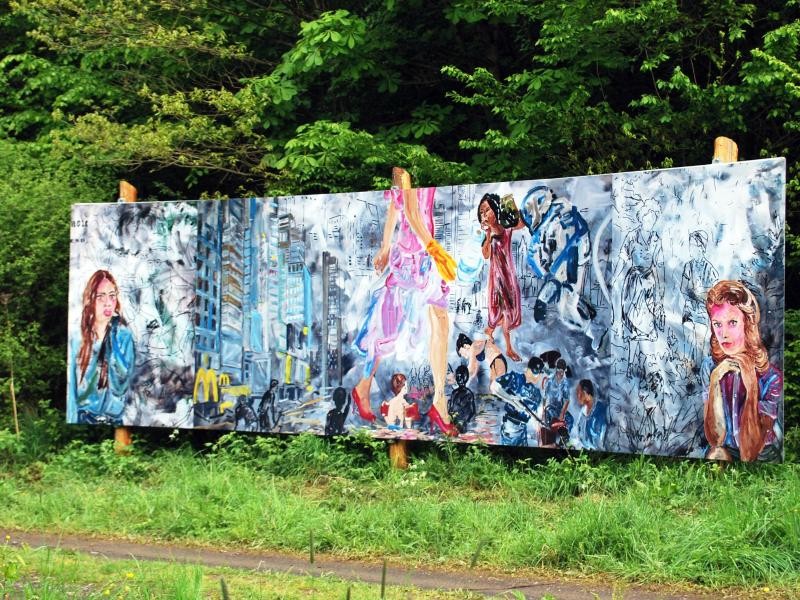 Zehn sogenannte Land-Art-Objekte bilden den Warzenbeißer Kunstweg im Nationalpark Kellerwald-Edersee in Nordhessen.