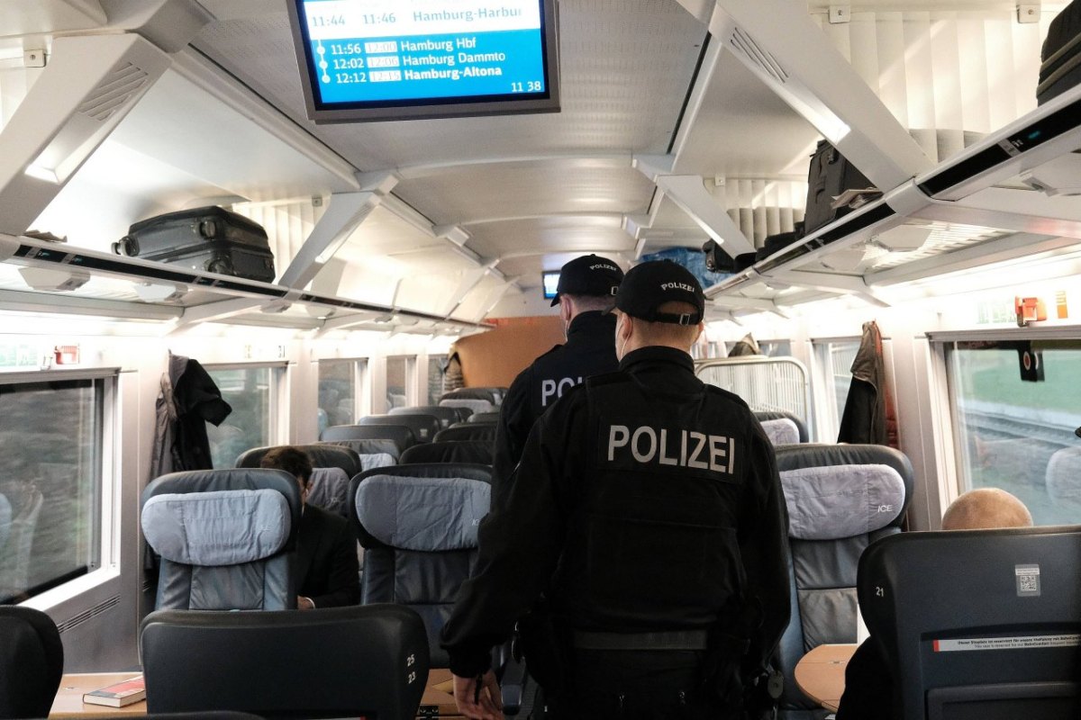 a polizei zug.jpg