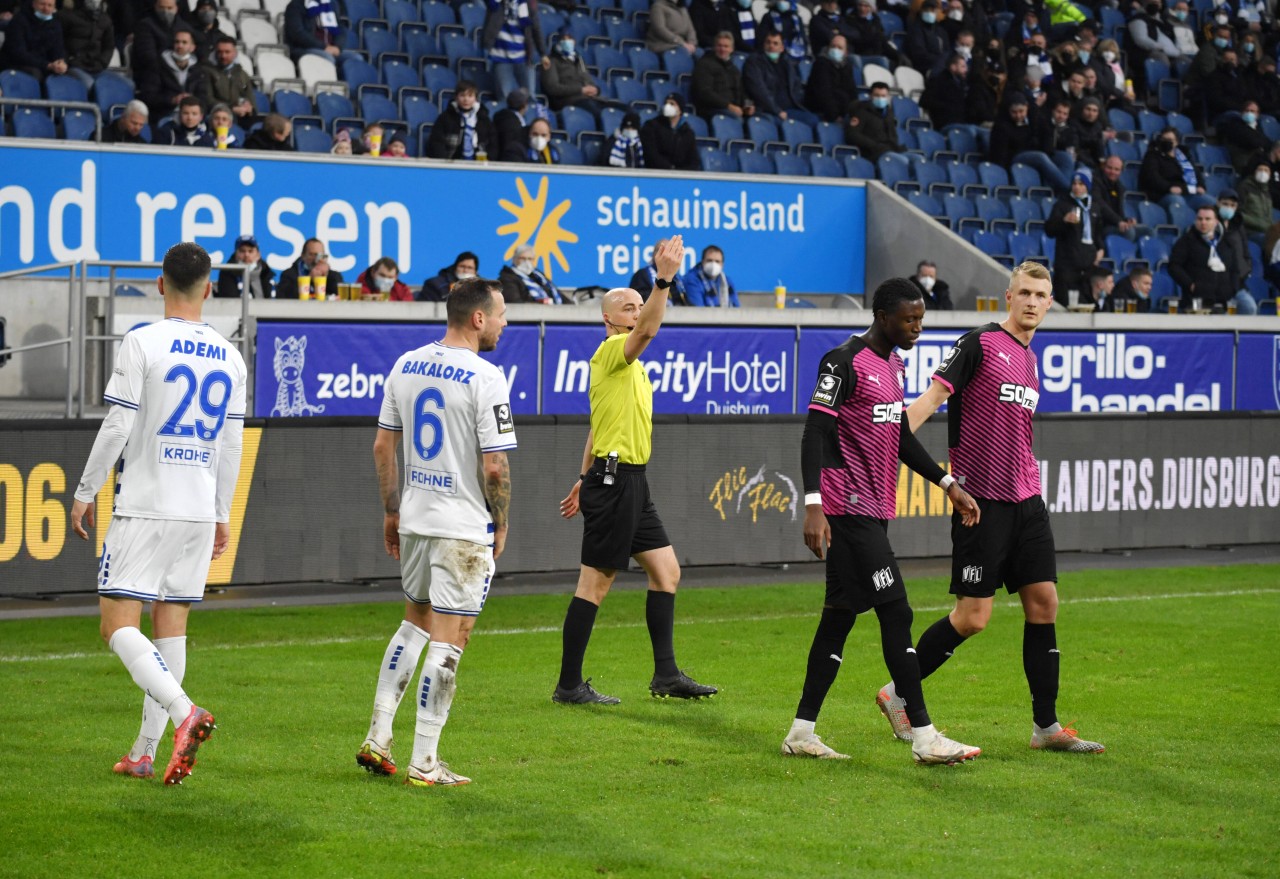 Ein Rassismus-Vorfall hatte am Sonntag in Duisburg für einen Spielabbruch gesorgt.