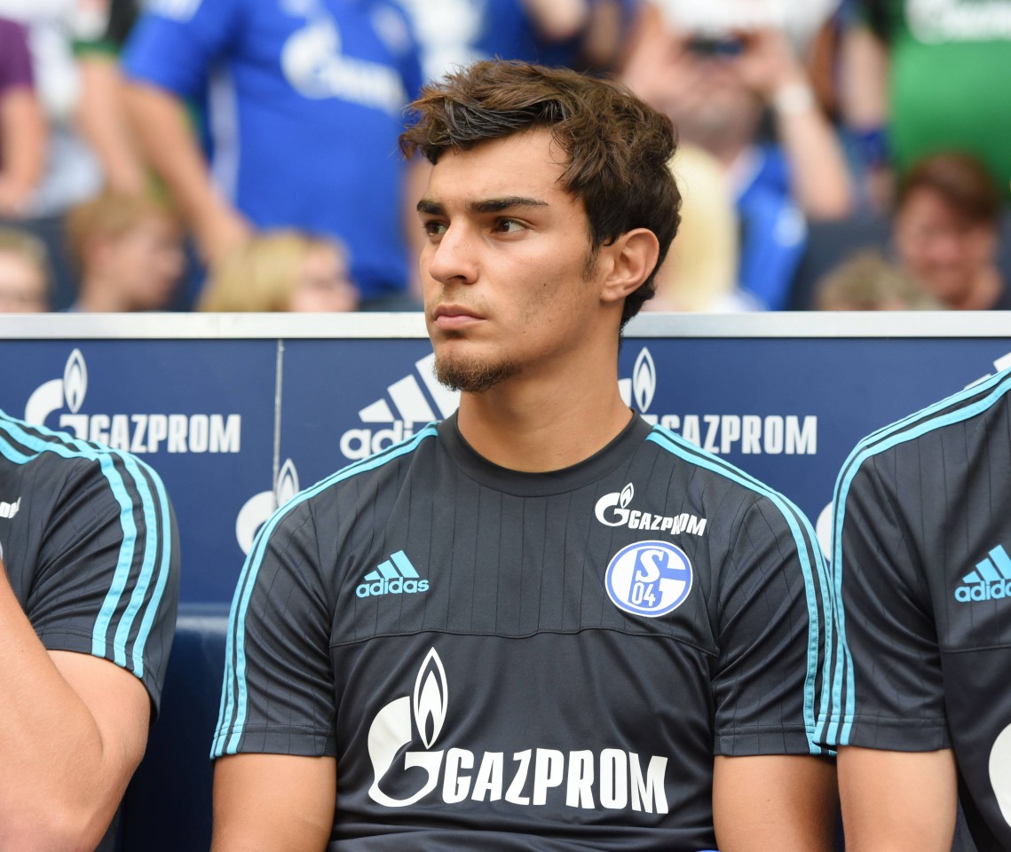 Kaan Ayhan im Trikot des FC Schalke 04.