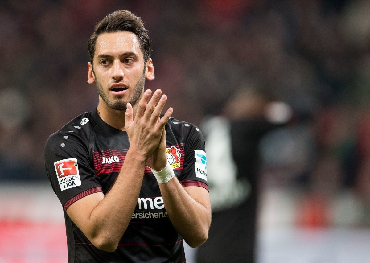 bayer-leverkusen-hakan-calhanoglu.jpg