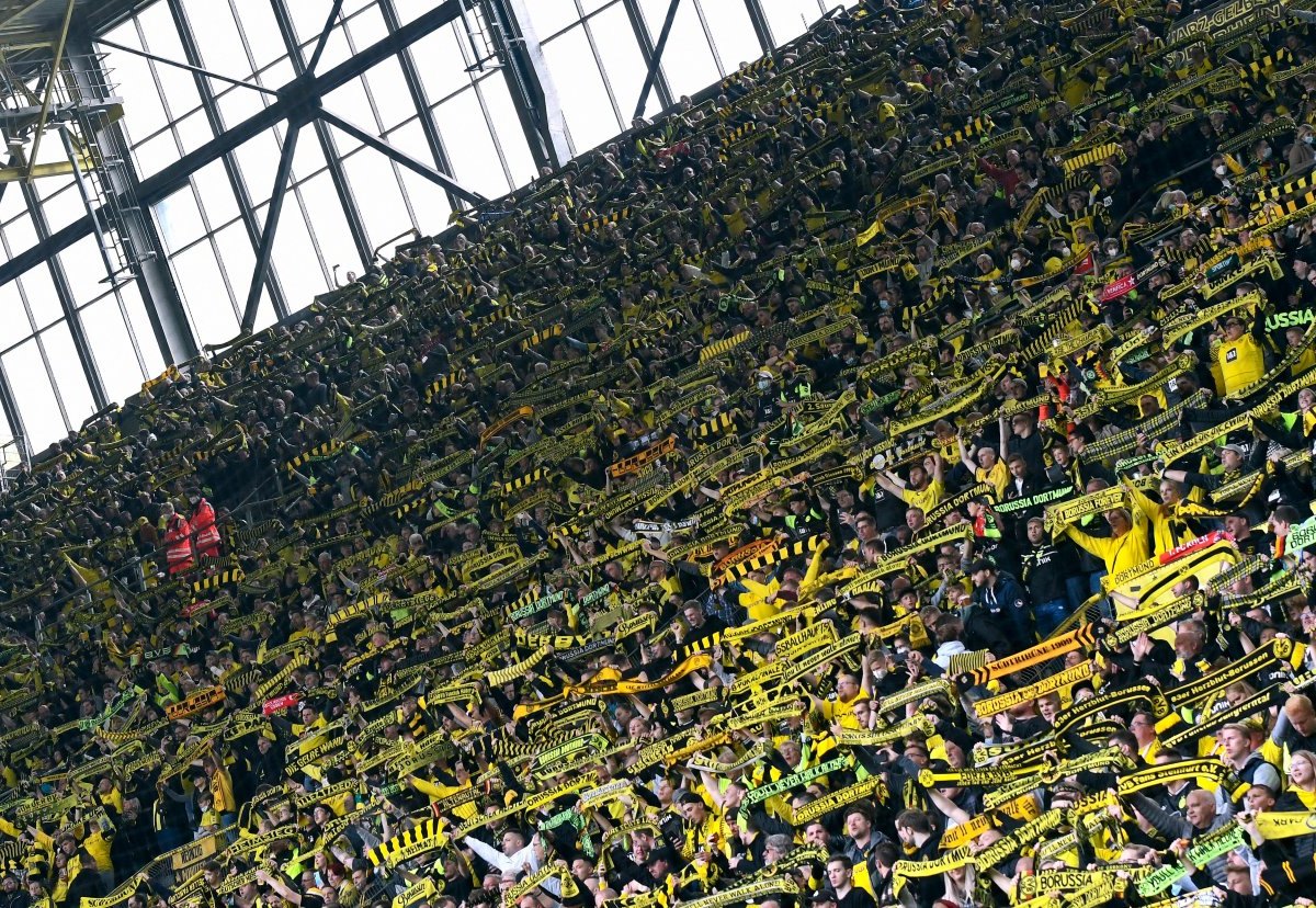 borussia-dortmund-fans.jpg