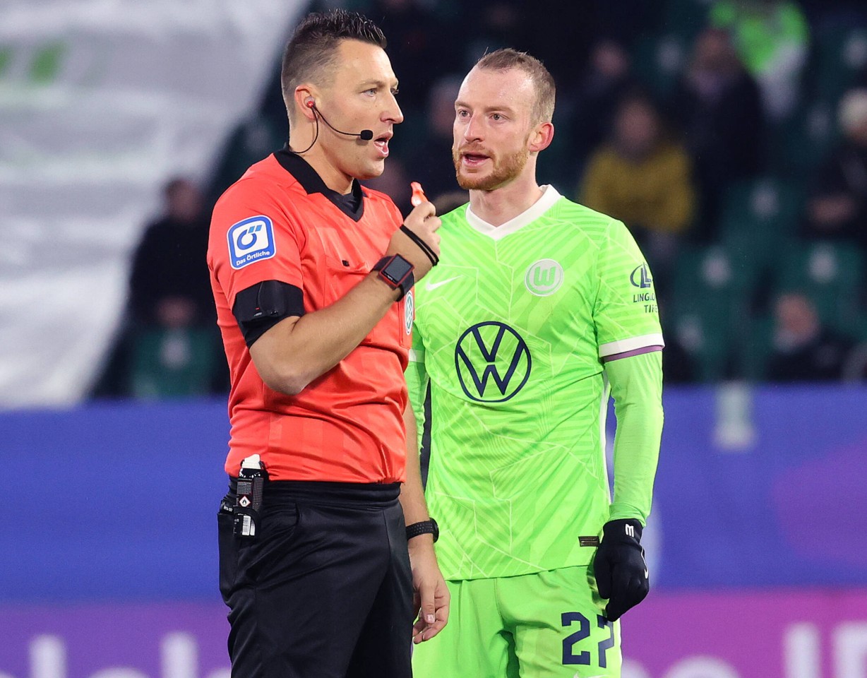 Maximilian Arnold (r.) hatte nach der Niederlage gegen Borussia Dortmund den Kaffee auf.