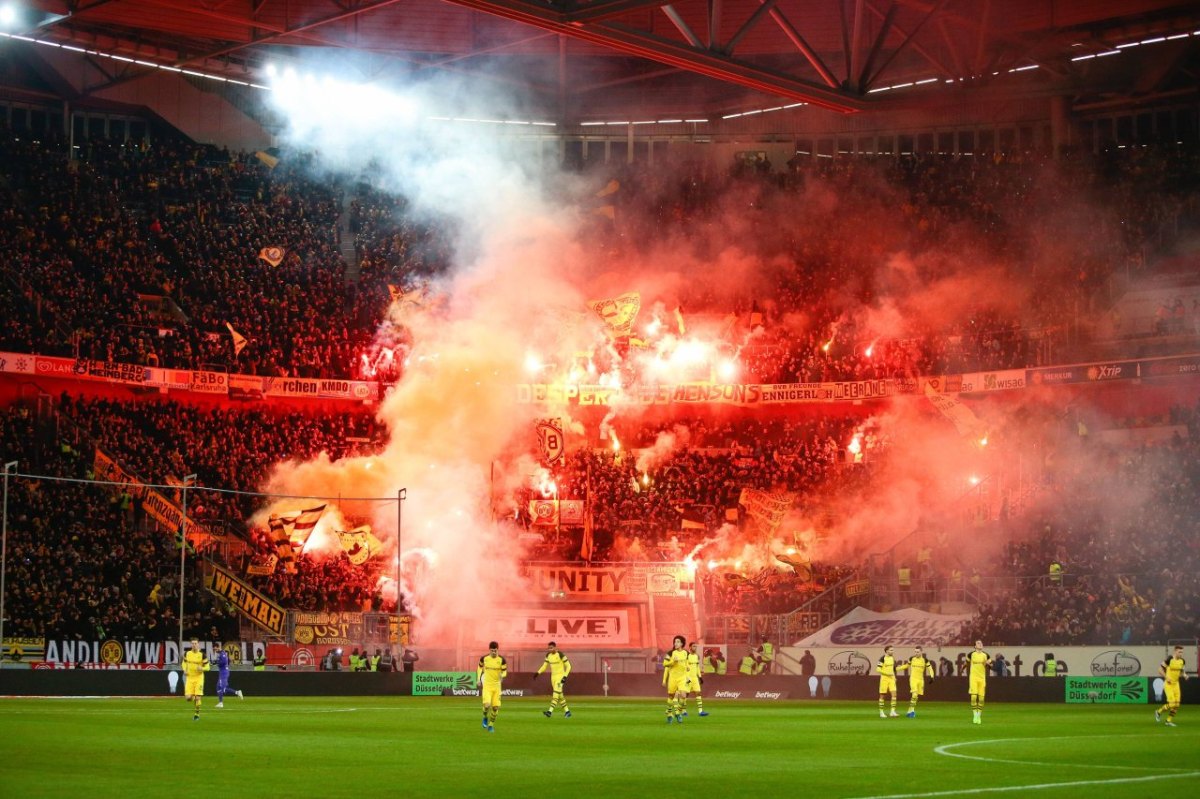 bvb-dortmund-düsseldorf-fans-pyro