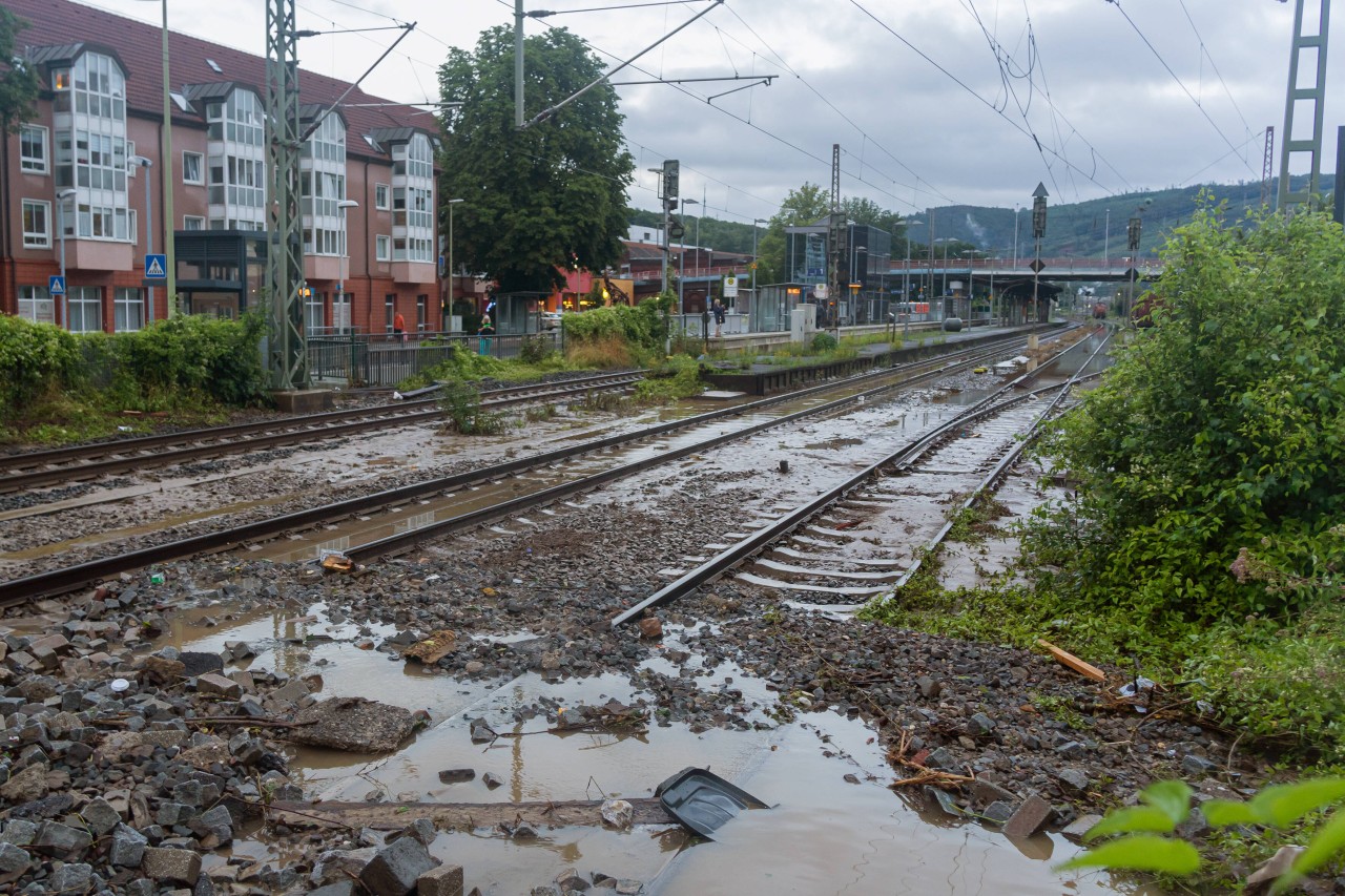 Hochwasser in NRW: Flut-Schäden an einer Bahnstrecke in Hagen. 