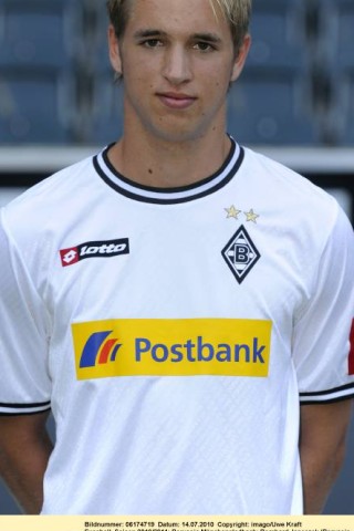 Bernhard Janeczek gehört zum Profikader von Borussia Möchengladbach. Der österreichische Abwehrspieler hat den Sprung in die Bundesligamannschaft noch nicht gepackt. Der 19-Jährige...