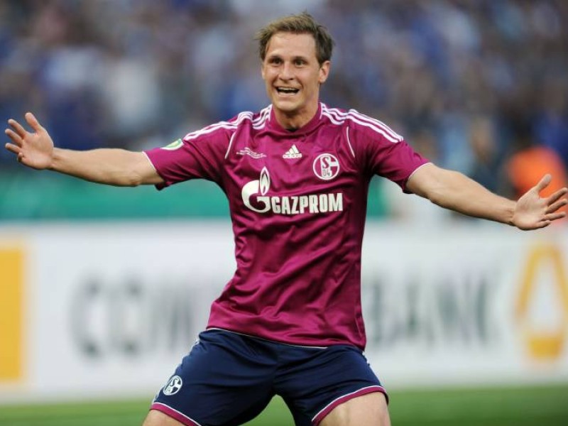 Benedikt Höwedes bildete mit   Bordon einst das Innenverteidigerduo bei Schalke. Der Brasilianer war zu jener Zeit teilweise sogar Kapitän - Höwedes wird es wohl bald werden.