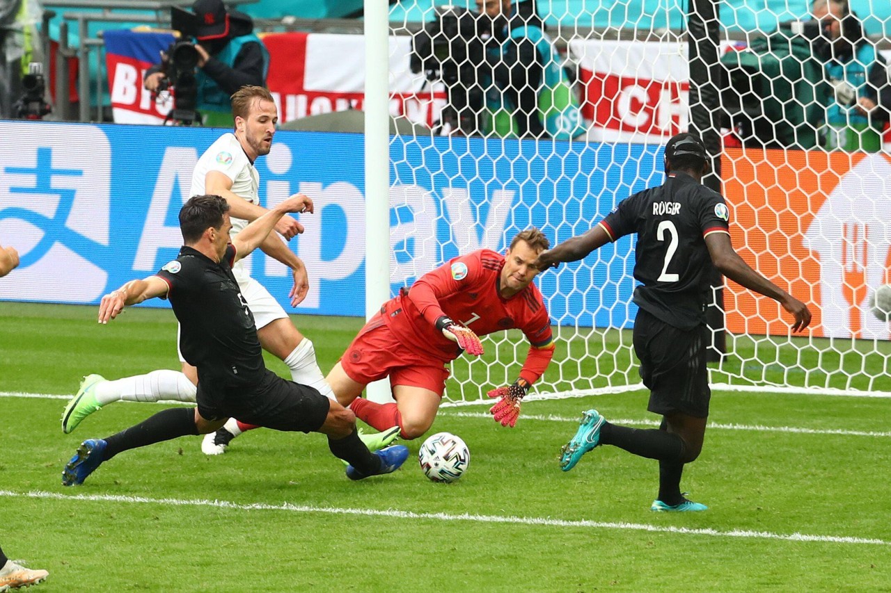 Mats Hummels mit einer Monster-Rettungsaktion Sekunden vor der Pause.