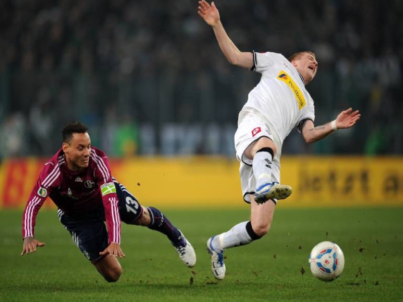 Das DFB-Pokal-Achtelfinale zwischen Gladbach und Schalke 04 war stellenweise hitzig. Allen voran bearbeitete Schalkes Jermaine Jones seine Gegner mit unangebrachter Härte. 