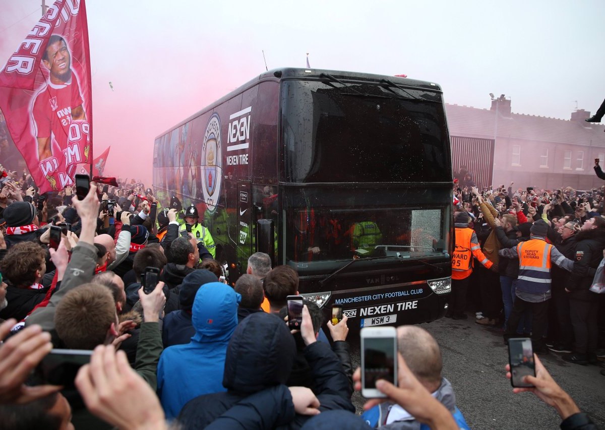 manchester city bus fc liverpool champions league