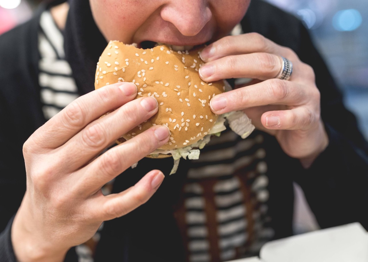 McDonald's steht heftig in der Kritik. Eine Frau soll wegen ihrer Religion regelrecht schikaniert worden sein. (Symbolbild)