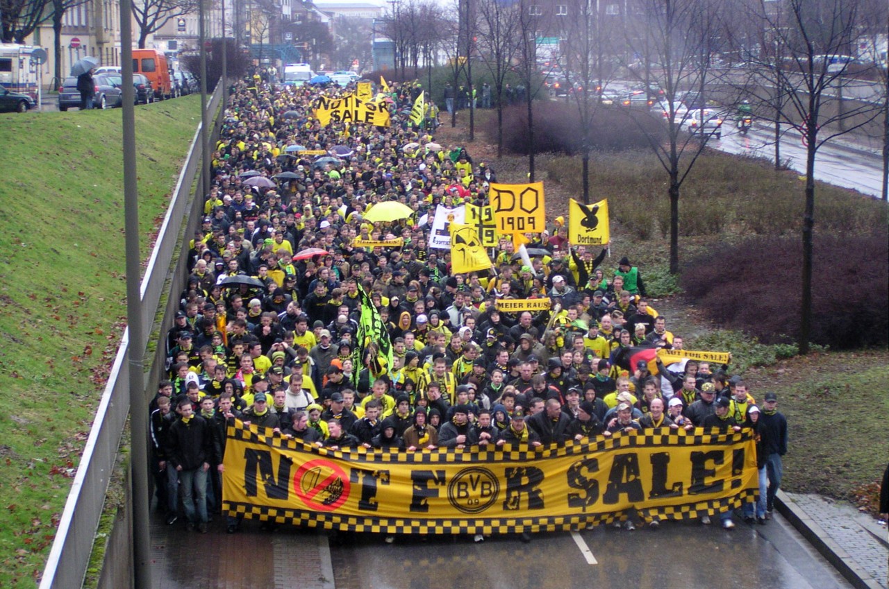 Der berühmteste aller BVB-Fanmärsche – 2005 herrschte pure Angst über den finanziellen Kollaps des Klubs.