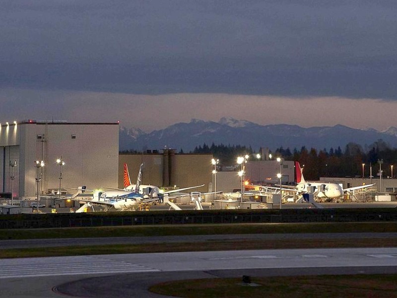 ...steht das Heimatwerk von Boeing. Ein Blick auf die die Fertigungshallen von Boeing in Everett bei Seattle, USA. In der Fertigung der...