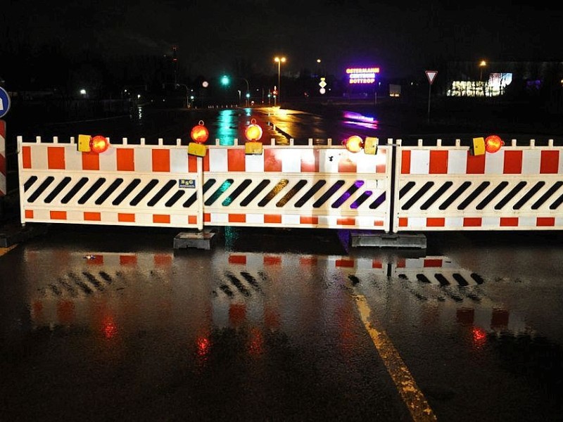 ...Bäume möglicherweise auf die Fahrbahn zu stürzen. In Herdecke...