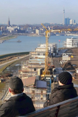 Rege Bautätigkeit am Phoenixsee in Dortmund Hörde am Freitag, 26. Januar 2012.Foto: Franz Luthe