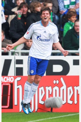 Mit drei Toren Vorsprung auf Mario Gomez sicherte sich Klaas-Jan Huntelaar am letzten Bundesliga-Spieltag die Torjägerkanone.