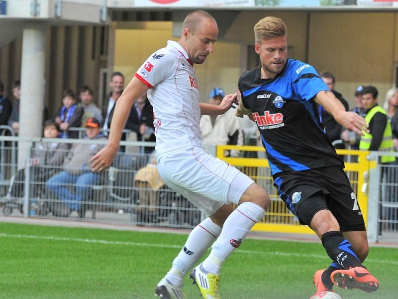 2. Fussball Bundesliga: SC Paderborn - 1. FC Köln 1:2 (0:1). Tobias Kempe (SCP) im Zweikampf.