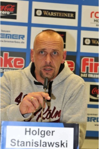 2. Fussball Bundesliga: SC Paderborn - 1. FC Köln 1:2 (0:1): Kölns Trainer Holger Stanislawski bei der Pressekonferenz.