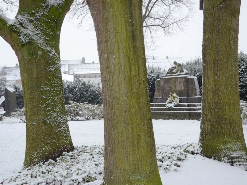 Schneebilder aus Rees, Stadtgarten, 7.12.2012Foto: Konrad Flintrop / WAZ FotoPool