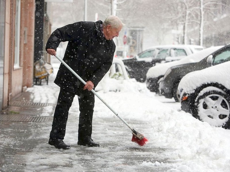 Auch in Düsseldorf schneite es am Freitag. Foto: Stefan Arend / WAZ Fotopool