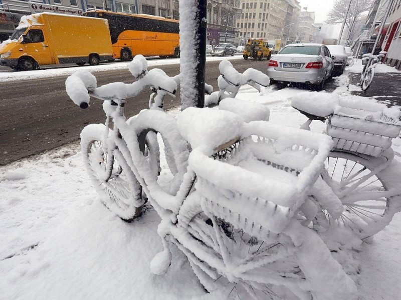 Auch in Düsseldorf schneite es am Freitag. Foto: Stefan Arend / WAZ Fotopool