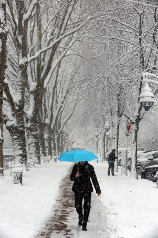 Auch in Düsseldorf schneite es am Freitag. Foto: Stefan Arend / WAZ Fotopool