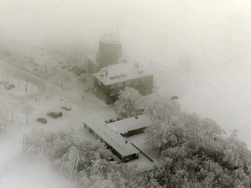 Die Wetterstation im Nebel.