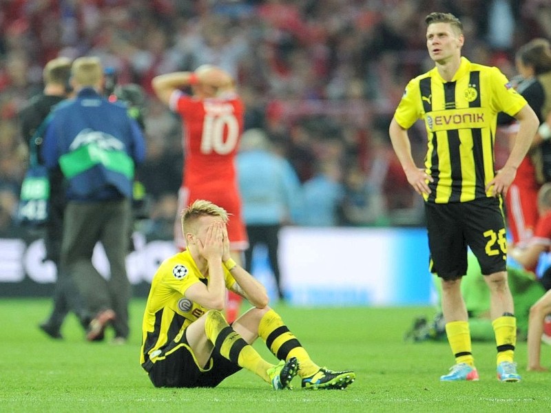 Zwölf Monate nach der Final-Schmach dahoam hat der FC Bayern München Europas Fußball-Thron zurückerobert. Der deutsche Meister siegte am Samstag im Champions League-Finale gegen den nationalen Erzrivalen Borussia Dortmund mit 2:1 (0:0) und krönte seine Saison der Superlative mit dem zweiten Gewinn der Königsklasse nach 2001. Nach dem Trauma der Final-Niederlagen von 2010 und 2012 stillten Treffer von Mario Mandzukic (60. Minute) und Arjen Robben (89.) vor 86 298 Zuschauern im ausverkauften Londoner Wembley-Stadion die Sehnsucht der Münchner nach einem internationalen Titel.