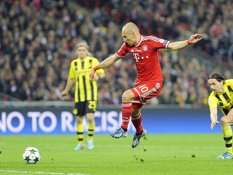 Zwölf Monate nach der Final-Schmach dahoam hat der FC Bayern München Europas Fußball-Thron zurückerobert. Der deutsche Meister siegte am Samstag im Champions League-Finale gegen den nationalen Erzrivalen Borussia Dortmund mit 2:1 (0:0) und krönte seine Saison der Superlative mit dem zweiten Gewinn der Königsklasse nach 2001. Nach dem Trauma der Final-Niederlagen von 2010 und 2012 stillten Treffer von Mario Mandzukic (60. Minute) und Arjen Robben (89.) vor 86 298 Zuschauern im ausverkauften Londoner Wembley-Stadion die Sehnsucht der Münchner nach einem internationalen Titel.