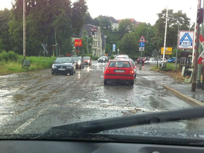 Ennepetal, Unwetter, 2013, Bahnübergang bei der Fa. August Bilstein