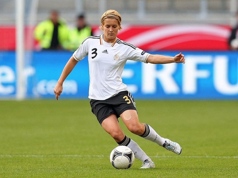 Saskia Bartusiak (30), 1. FFC Frankfurt, 68 Länderspiele. Größte Erfolge: Weltmeisterin 2007, Bronze-Medaille bei den Olympischen Spielen 2008, Europameisterin 2009, UEFA-Cup-Siegerin 2006 und 2008, zweimal Deutsche Meisterin, dreimal DFB-Pokal-Siegerin, U 18-Europameisterin 2000