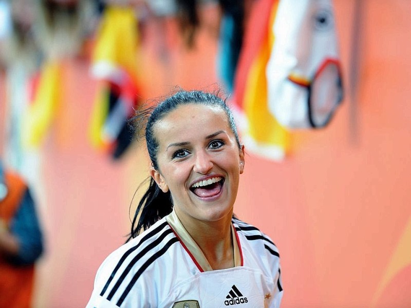 Fatmire Bajramaj (25), 1. FFC Frankfurt, 62 Länderspiele (13 Tore). Größte Erfolge: Weltmeisterin 2007, Bronze-Medaille bei den Olympischen Spielen 2008, Europameisterin 2009, U19-Europameisterin 2006, Champions-League-Siegerin 2010, UEFA-Cup-Siegerin 2009, DFB-Pokal-Siegerin 2009, zweimalDeutsche Meisterin