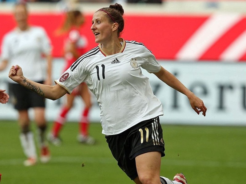 Anja Mittag (28), LdB FC Malmö, 91 Länderspiele (16 Tore). Größte Erfolge: Weltmeisterin 2007, Europameisterin 2005 und 2009, Bronze-Medaille bei den Olympischen Spielen 2008, U19-Weltmeisterin 2004, Champions-League-Siegerin 2010, UEFA-Cup-Siegerin 2005, dreimal Deutsche Meisterin, zweimal DFB-Pokal-Siegerin