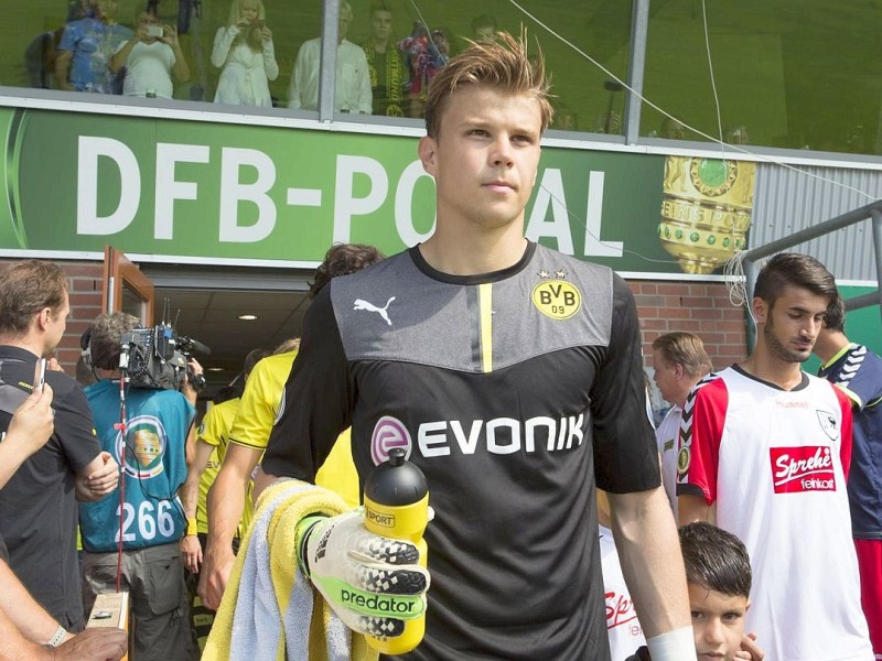 Gegen den SV Wilhemshaven gewinnt das Team von Trainer Jürgen Klopp mit 3:0 und zieht nach einem mühevollen Spiel in die nächste Runde des DFB-Pokals ein. Der Regionalligist hielt lange tapfer dagegen. Kevin Großkreutz traf in der 71. Minute für die Borussia, danach markierten Marvin Ducksch (83.) und Robert Lewandowski (90.) Treffer zwei und drei.