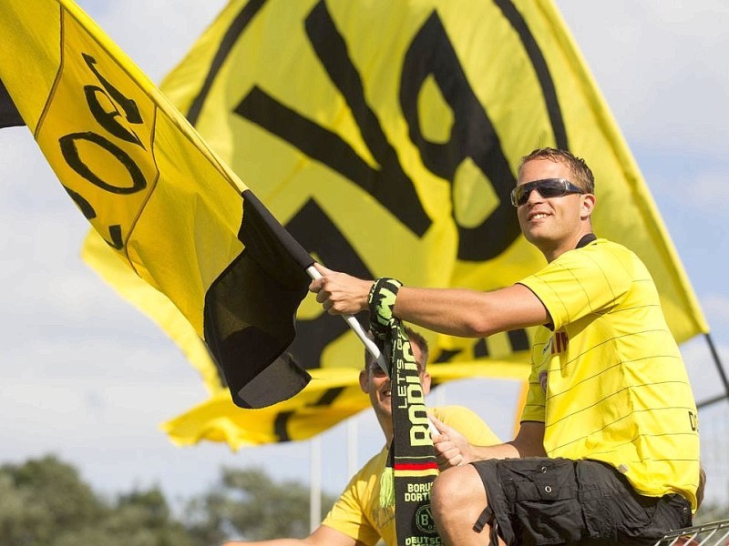 Gegen den SV Wilhemshaven gewinnt das Team von Trainer Jürgen Klopp mit 3:0 und zieht nach einem mühevollen Spiel in die nächste Runde des DFB-Pokals ein. Der Regionalligist hielt lange tapfer dagegen. Kevin Großkreutz traf in der 71. Minute für die Borussia, danach markierten Marvin Ducksch (83.) und Robert Lewandowski (90.) Treffer zwei und drei.