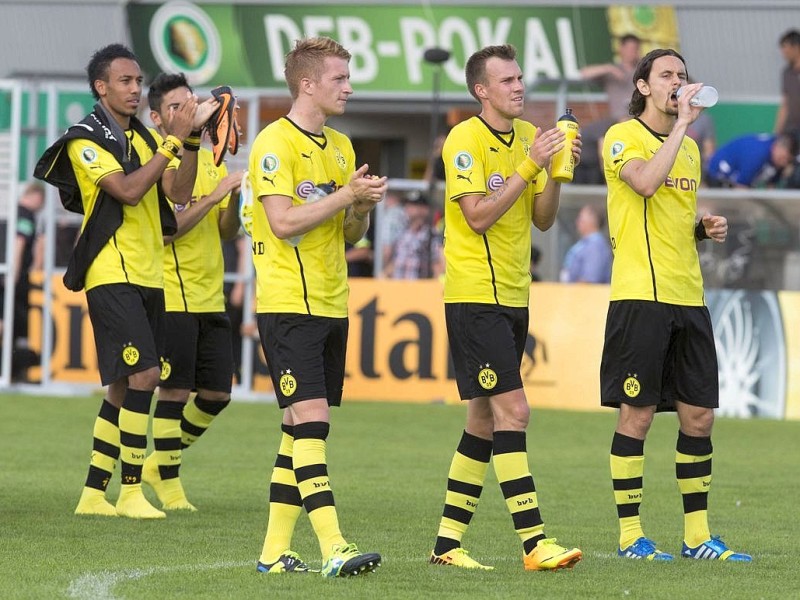 Gegen den SV Wilhemshaven gewinnt das Team von Trainer Jürgen Klopp mit 3:0 und zieht nach einem mühevollen Spiel in die nächste Runde des DFB-Pokals ein. Der Regionalligist hielt lange tapfer dagegen. Kevin Großkreutz traf in der 71. Minute für die Borussia, danach markierten Marvin Ducksch (83.) und Robert Lewandowski (90.) Treffer zwei und drei.