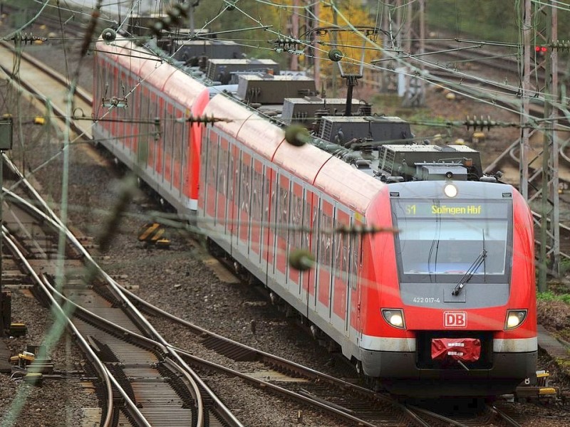 Erst Ende 2013 bremste ein Bergschaden den Zugverkehr im Ruhrgebiet aus: Zu massiven Verspätungen und Zugausfällen kam es zwischen dem 20. November und Ende Dezember 2013 auf den Strecken rund um Essen. Bauarbeiter waren auf einen nicht verzeichneten Altbergbaustollen mit unbekannten Hohlräumen gestoßen. Wochenlang mussten S-Bahnen während der Erkundungsbohrungen und der Verfüllarbeiten Schritttempo in Essen fahren. Regional- und Fernzüge konnten nicht am Hauptbahnhof Essen halten.