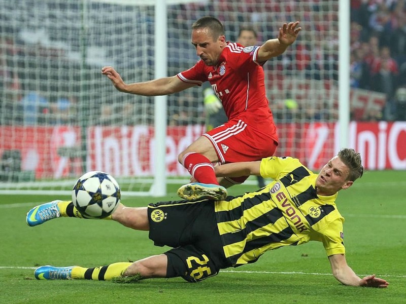 25. Mai: Borussia Dortmund verliert im Londoner Wembley-Stadion das Champions League-Finale gegen Bayern München mit 1:2. Auf dem Weg nach London hatte der BVB unter anderem Real Madrid aus dem Wettbewerb geworfen.