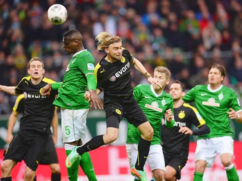 Borussia Dortmund hat den Anschluss an Bayer 04 Leverkusen souverän gewahrt.