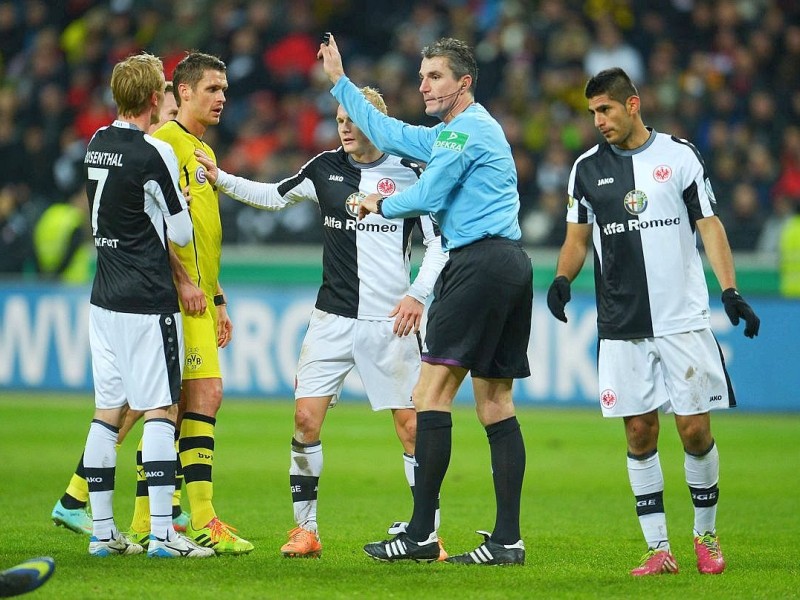 Frankfurt musste sich trotz guter Leistung in einem ausgeglichen Spiel zweier Fußball-Bundesligisten spät mit 0:1 (0:0) geschlagen geben