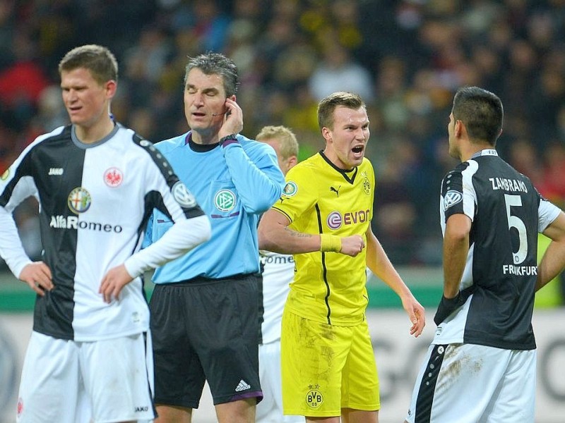 Frankfurt musste sich trotz guter Leistung in einem ausgeglichen Spiel zweier Fußball-Bundesligisten spät mit 0:1 (0:0) geschlagen geben