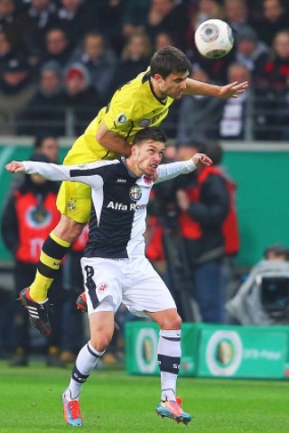 Frankfurt musste sich trotz guter Leistung in einem ausgeglichen Spiel zweier Fußball-Bundesligisten spät mit 0:1 (0:0) geschlagen geben