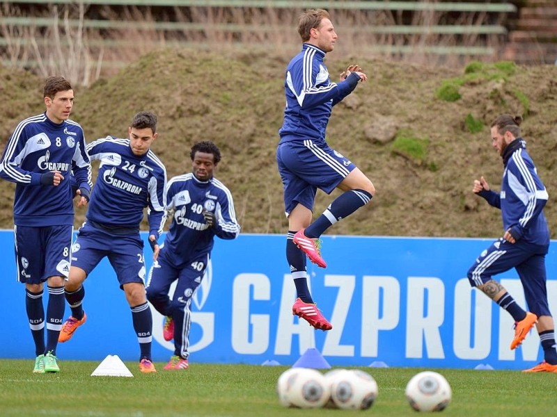 Training FC Schalke 04 am Donnerstag, 13.02.2014 in Gelsenkirchen.Im Bild Schalkes Kapitän Benedikt HöwedesFoto: Joachim Kleine-Büning/WAZ FotoPool